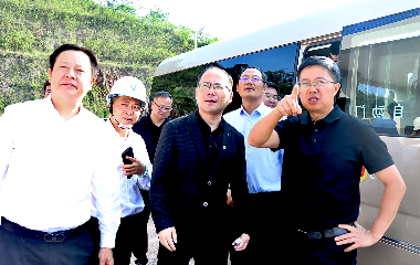 宜賓市南溪區(qū)委書記、南溪經(jīng)開區(qū)黨工委書記劉剛率隊(duì)調(diào)研遠(yuǎn)東宜賓智能產(chǎn)業(yè)園