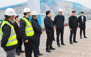 南溪經(jīng)開區(qū)黨工委副書記、管委會(huì)主任李勇一行蒞臨遠(yuǎn)東股份宜賓智能產(chǎn)業(yè)園調(diào)研指導(dǎo)